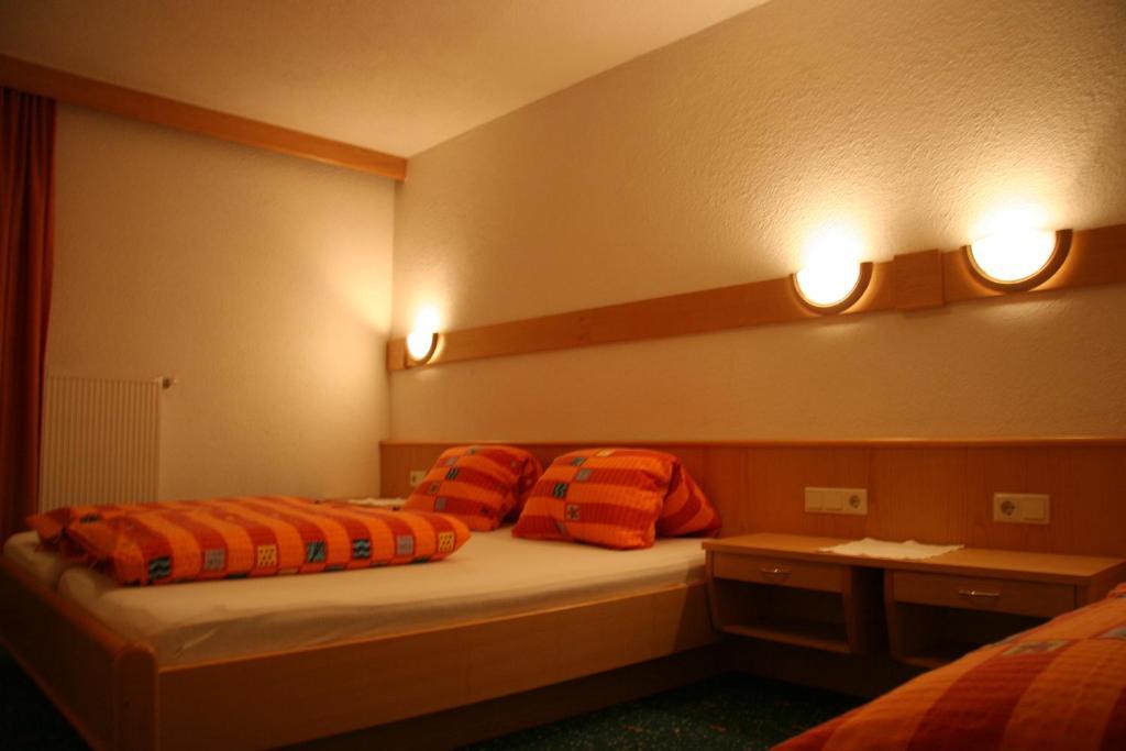 Hotel Haus Alpina Kaunertal Habitación foto